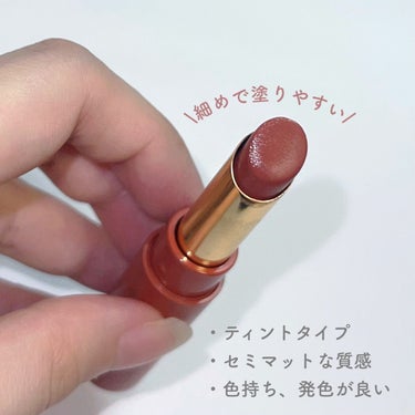 ＼ ブラウンリップ好き必見🫣💋 ／


◇ ettusais / リップエディション ティントルージュ
【 R レアマットタイプ ナッティベージュ 】


エテュセのリップエディション【 R レアマットタイプ 】です。


特徴としては、セミマットな質感でマスクに付きにくく
色持ち・発色が良いです🙆‍♀️💞


塗り心地が軽めで、細めに作られているので塗りやすいです。



色味は、赤みのあるブラウンカラー。

ダークすぎず、肌なじみが良くて、日常的にも使いやすいです！


これ1本で、オシャレ顔に🫣💋



#エテュセ #リップ #ティント #ティントリップ #プチプラコスメ  #My推しコスメ の画像 その1