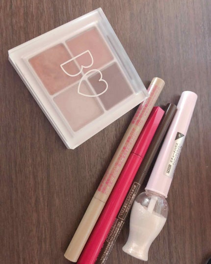 「密着アイライナー」しなやか筆リキッド/デジャヴュ/リキッドアイライナーを使ったクチコミ(4枚目)