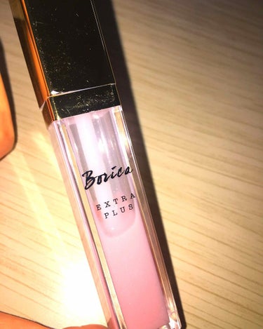 Borica(ボリカ)
リッププランパーエクストラプラス
唇用美容液です。
7ｇ1800円

私はPLAZA で買いました。
見た目はほんのりピンクですが塗ったら自然な血色感とぷるんとした唇になります