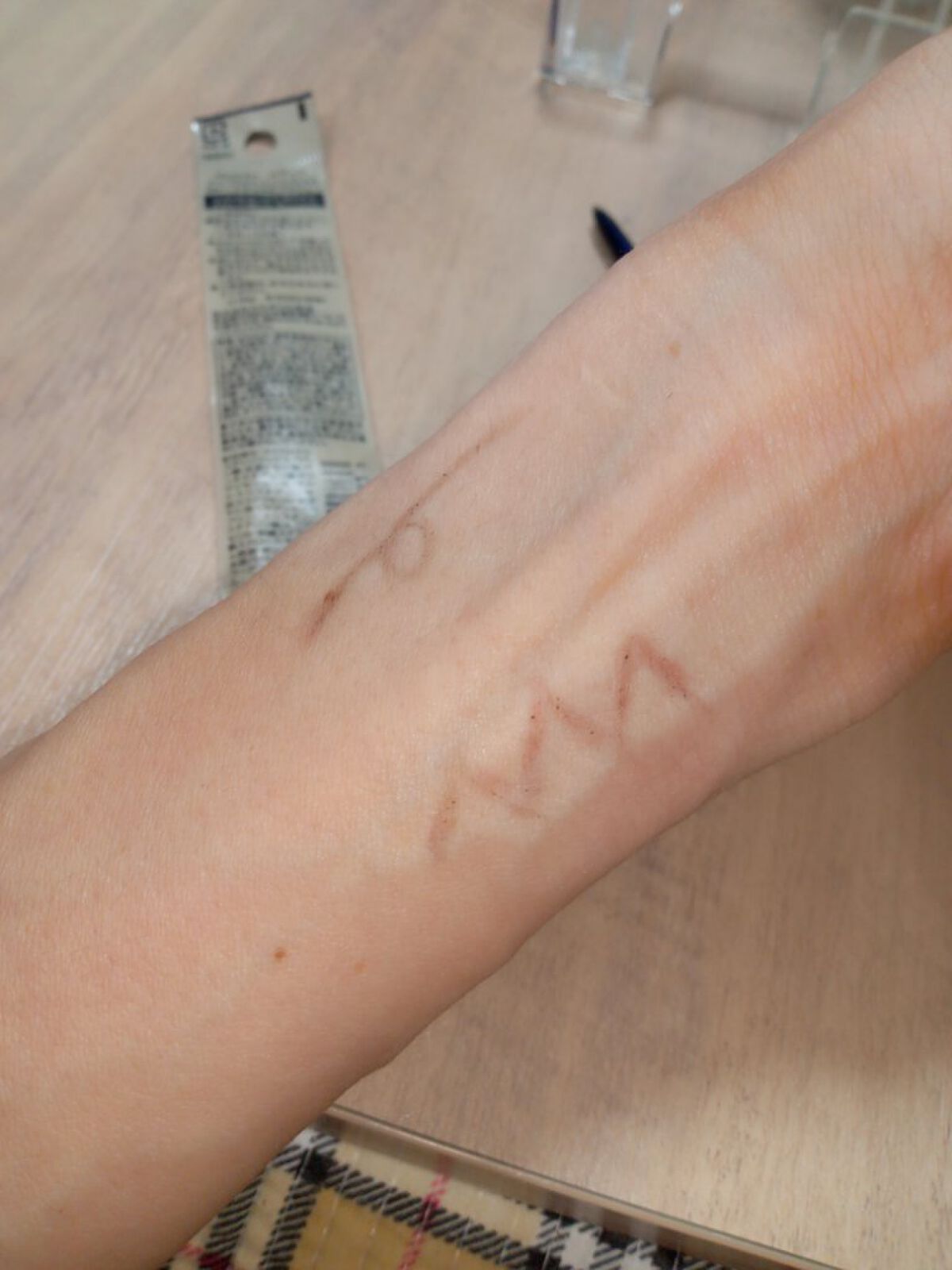 media アイブロウペンシルAAのクチコミ「【media　アイブロウペンシルAA】


【色味】
BR ナチュラルブラウン
【発色】
パウ.....」（3枚目）