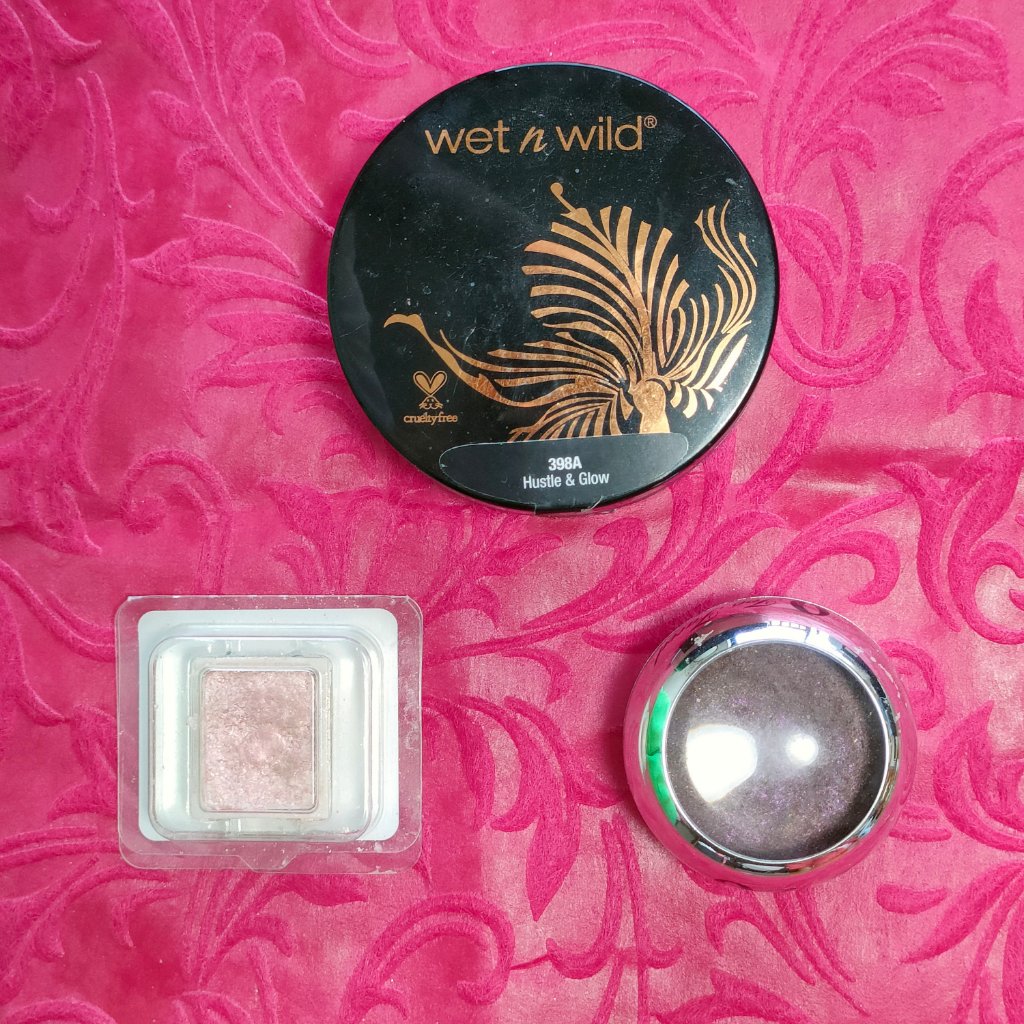 MegaGlo Loose Highlighting Powder/wet 'n' wild/ルースパウダーを使ったクチコミ（2枚目）