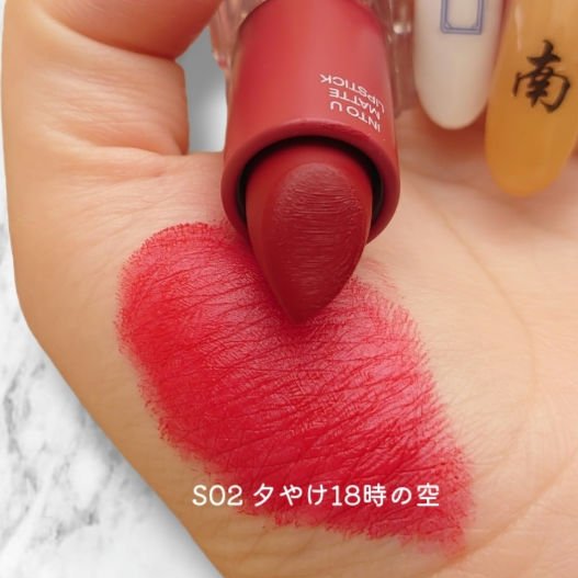 フェザーマットリップスティック S05 木漏れ日15時の空/INTO U/口紅を使ったクチコミ（2枚目）