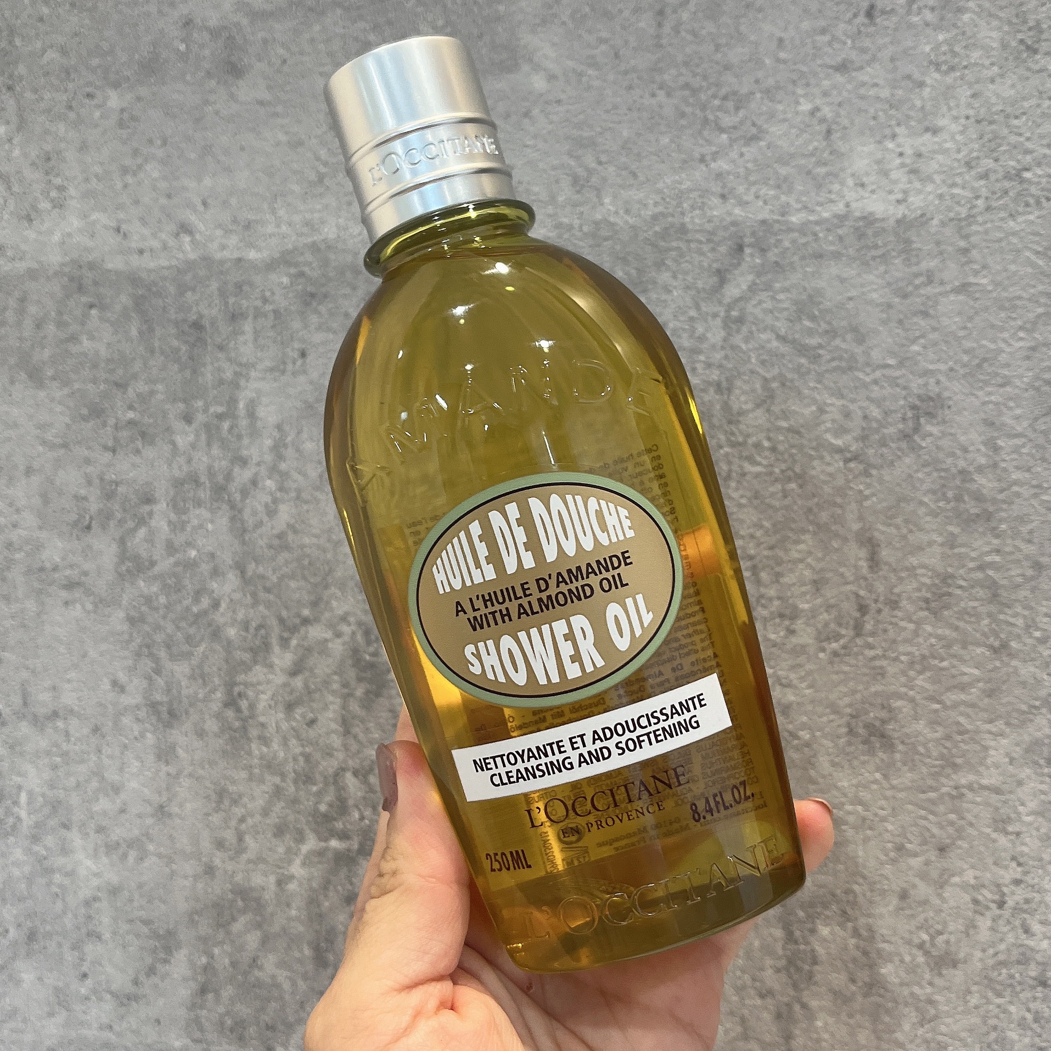 アーモンド モイスチャライジングシャワーオイル/L'OCCITANE/ボディソープを使ったクチコミ（2枚目）