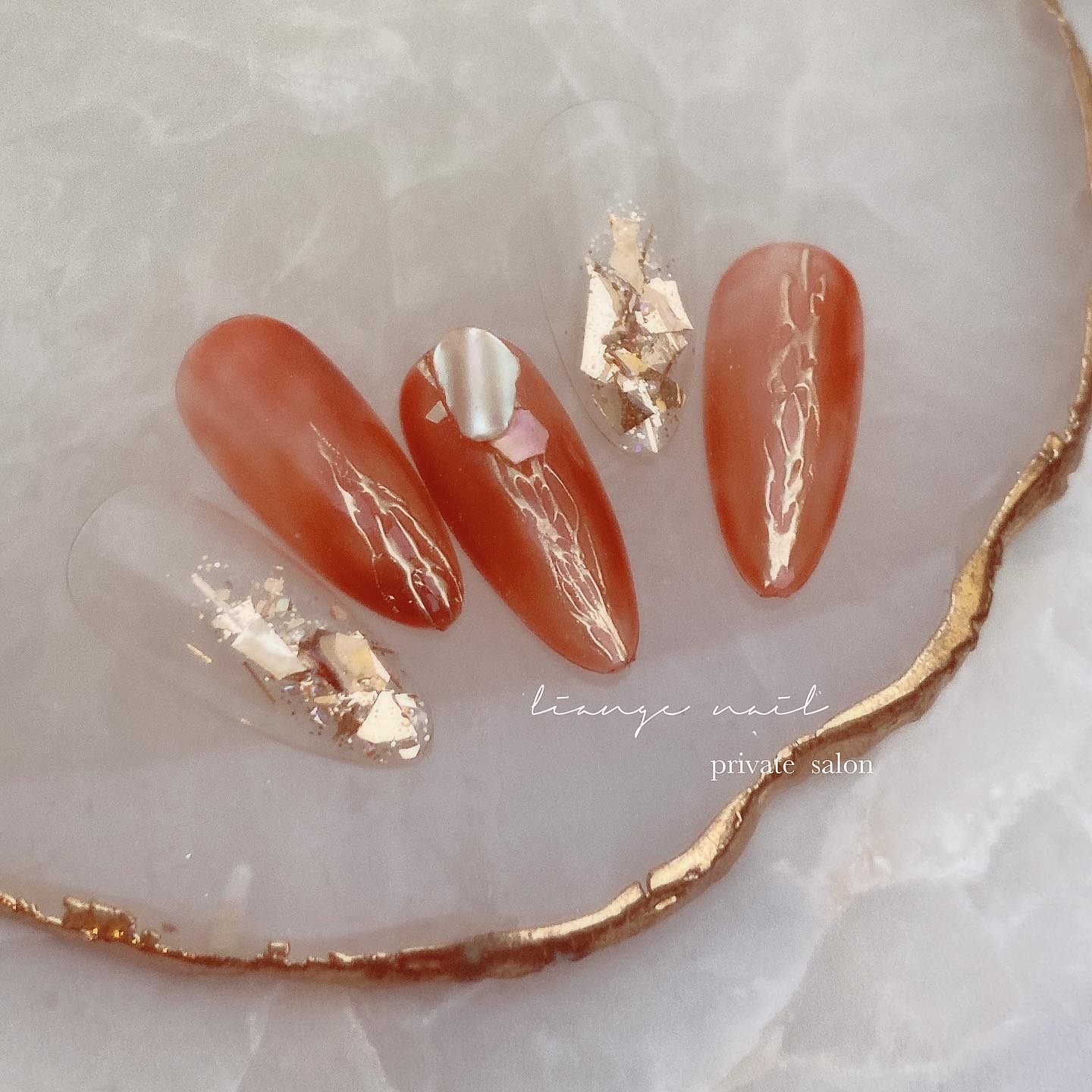 #ネイル,#夏ネイル,#大人ニュアンスネイル,#ニュアンスネイル,#ジェルネイル,#ミラーネイル,#シェルネイル,#オレンジネイルのネイルデザイン