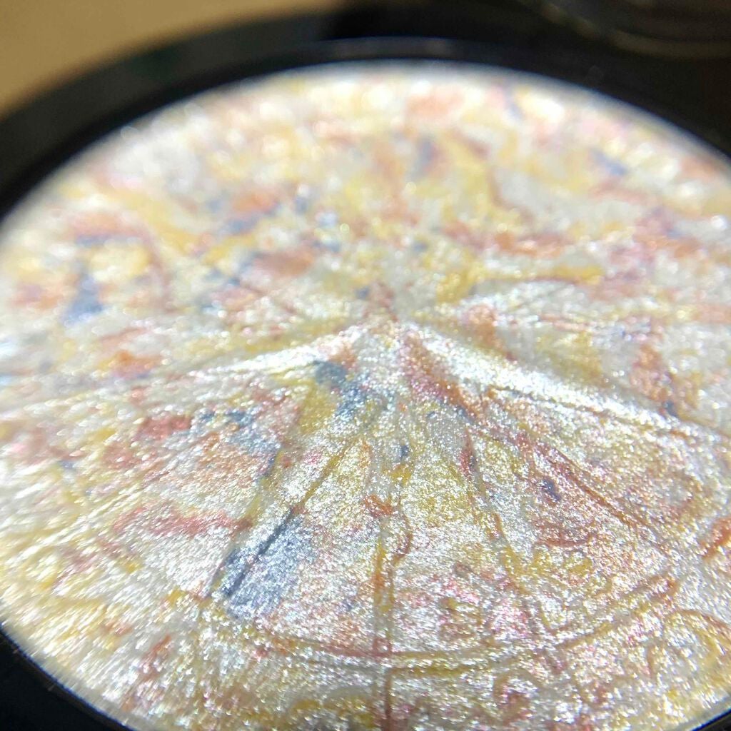 ZEESEA 顔がキラキラ オーロラ系ハイライト/ZEESEA/パウダーハイライトを使ったクチコミ(2枚目)