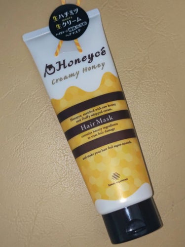 こちらはサンドラッグで購入したHoneycéクリーミーハニー ヘアマスクのレビューです。

パッケージデザインがとてもかわいいですね😄

使った感じは、ほんのり甘い香りがして、しっとりまとめ髪にしてくれるトリートメントでした。

私の髪はカラーしていて傷んでるのですが、こちらのトリートメントは、補修効果もあるそうなので嬉しいです。

まだ２回しか使ってませんが、良かったです。

気になった方は是非試してみてください☺️
#サンドラッグ#購入品#Honeycé#クリーミーハニー ヘアマスク#レビュー #1軍アイテム  #ガチレビュー 
の画像 その0