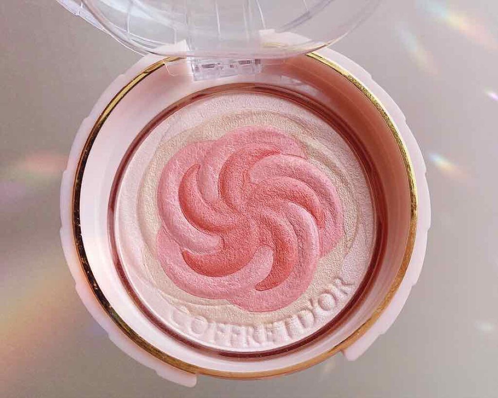 りか フォロバ100%🌸 on LIPS 「皆さまこんにちは!今日はコフレドールのチークがめちゃくちゃ可愛..」(2枚目)