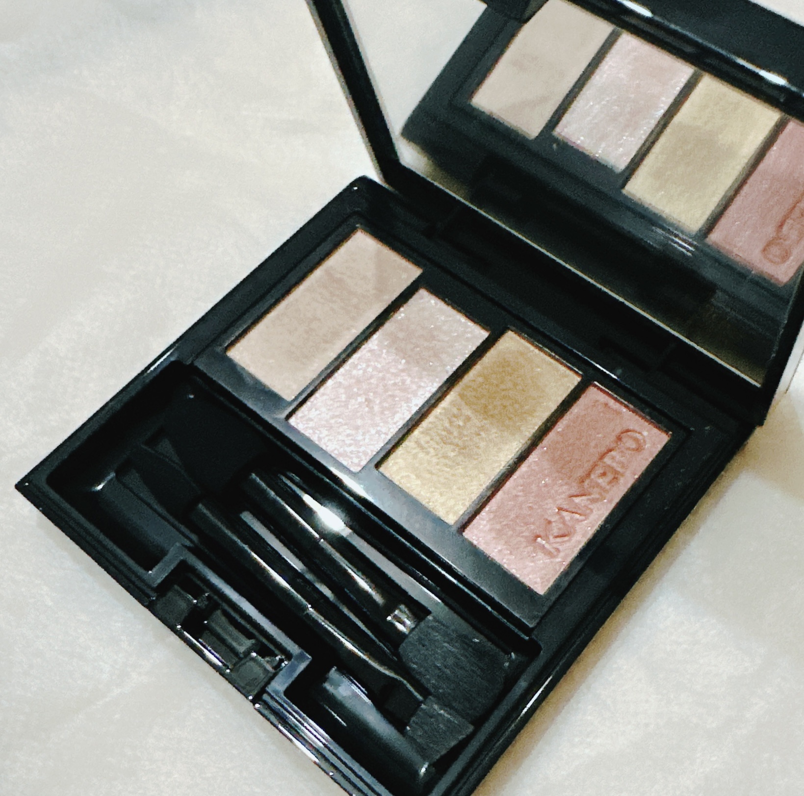 カラードシャドウ 04 Resonant Mood/KANEBO/アイシャドウパレットを使ったクチコミ（1枚目）