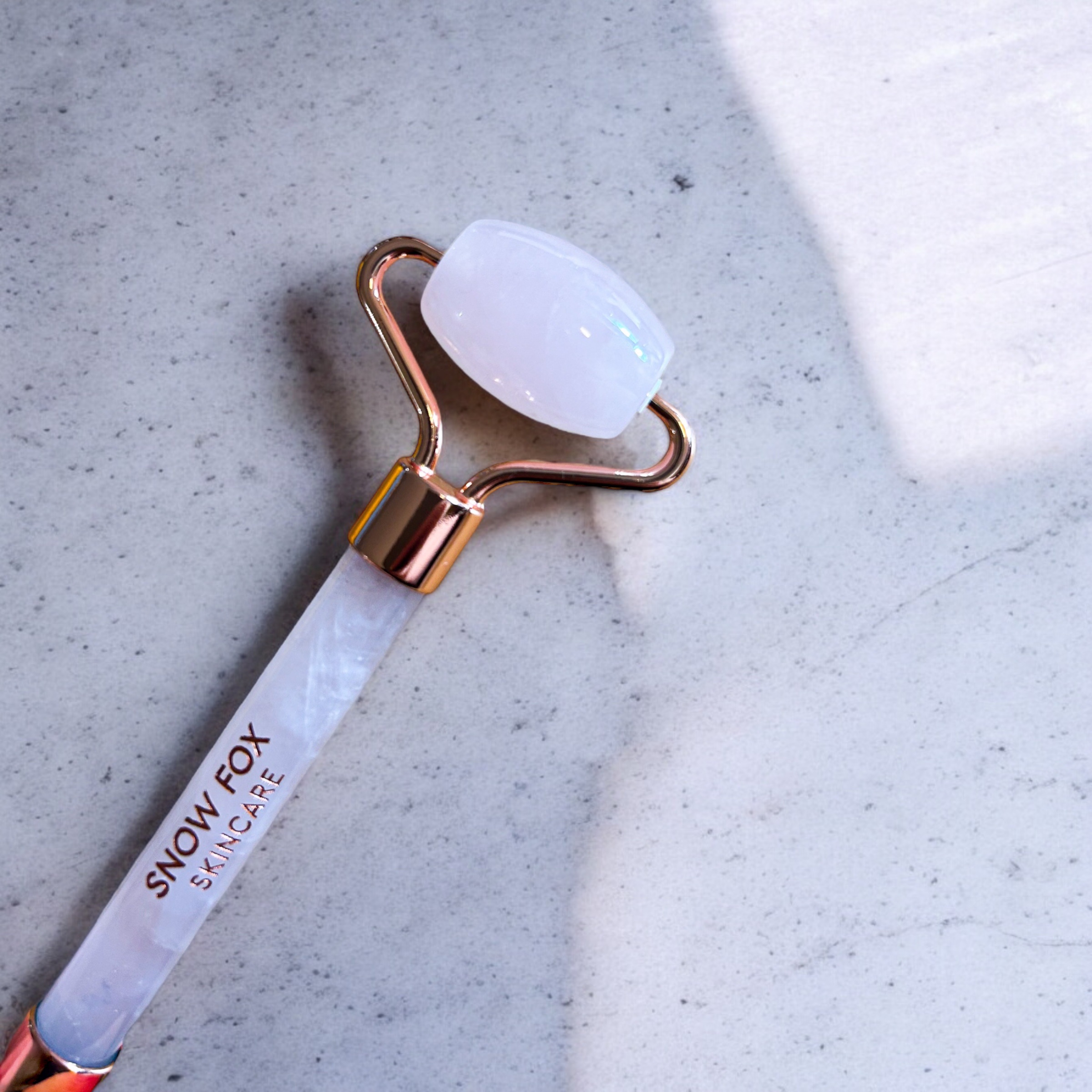 ローズ クォーツ フェイシャル ローラー｜SNOW FOX SKINCAREの口コミ