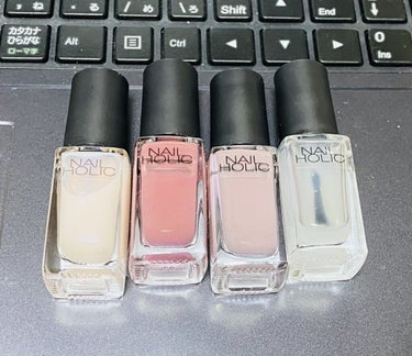 ちー🐭 on LIPS 「ネイルは秋のお花、コスモスを意識してNAILHOLICのBE3..」（1枚目）