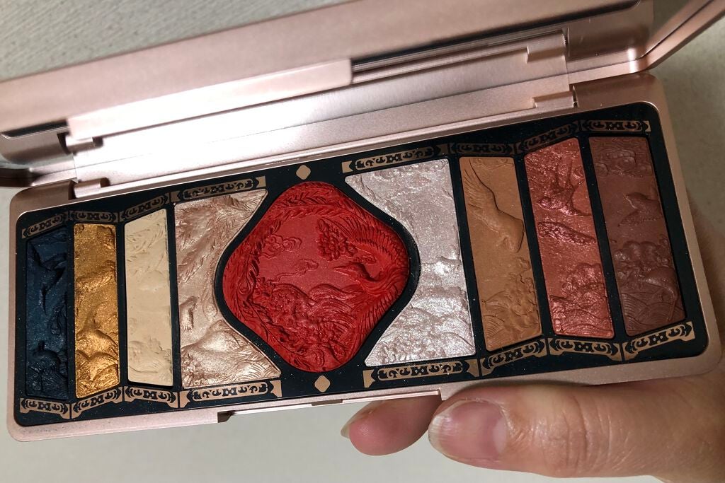 牡丹鏤月浮雕 百鳥朝鳳/花西子/アイシャドウパレットを使ったクチコミ(2枚目)