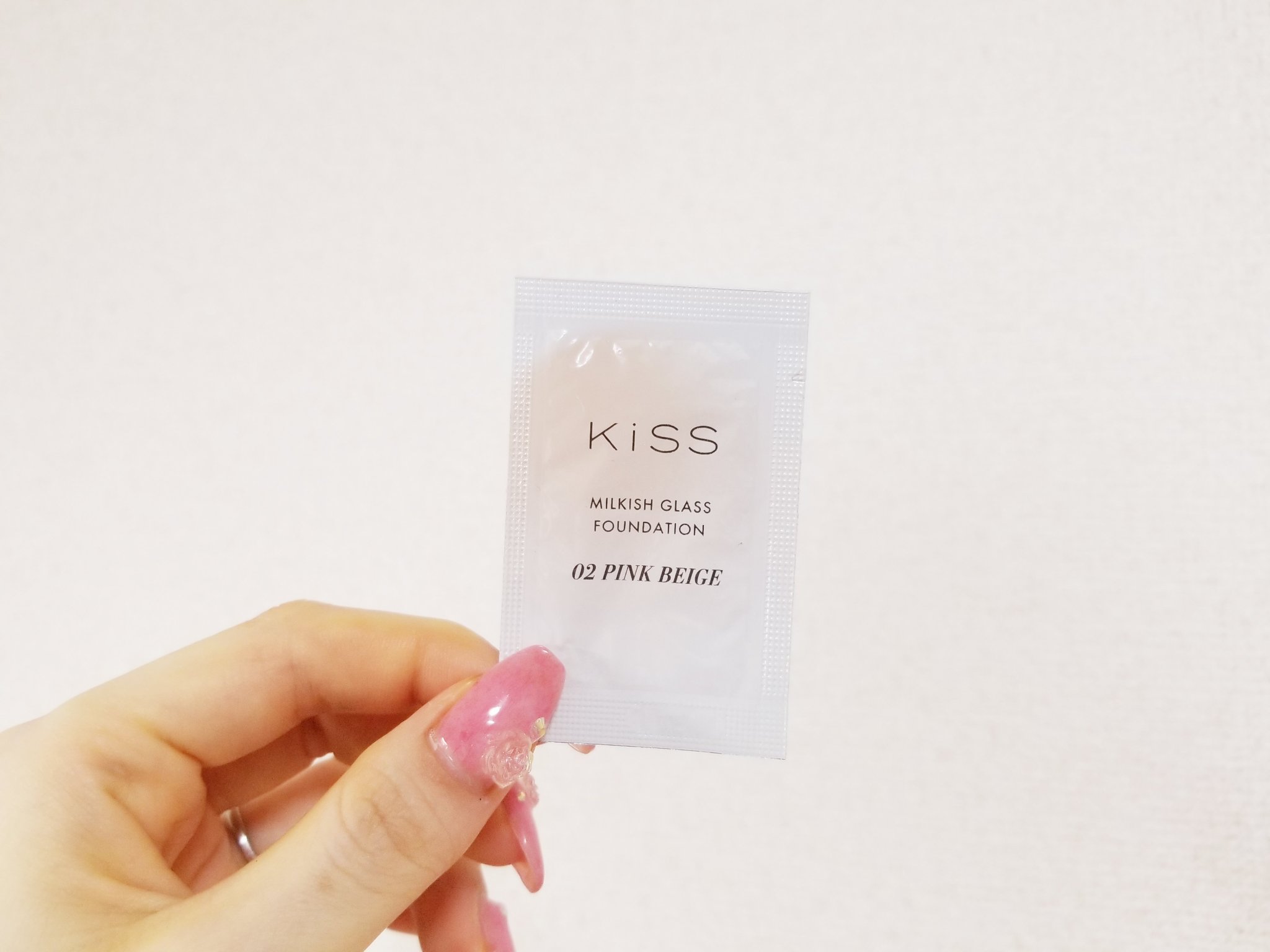 ミルキッシュガラスファンデ 02 ピンクベージュ/KiSS/リキッドファンデーションを使ったクチコミ（2枚目）