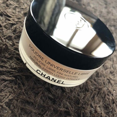 CHANEL
プードゥル ユニヴェルセル リブール
20 クレール 30g ¥6300

こちらはCHANEL様の
フェイスパウダーでございます😚🎶

ツヤ肌が苦手でマット肌派の私には
もってこいのパウ