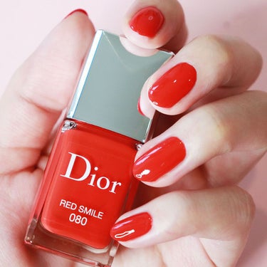 Dior
ディオールヴェルニ
080 RED SMILE

赤ネイルも短めだと派手になりすぎず、カワイイ！
Diorのネイルだと999という王道赤カラーもよく使うのですが、030はちょっと朱色っぽさもあ