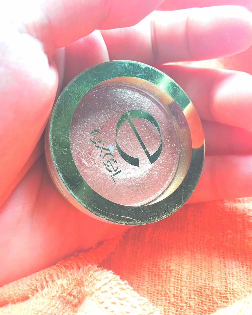 シャイニーシャドウ N/excel/単色アイシャドウを使ったクチコミ（1枚目）