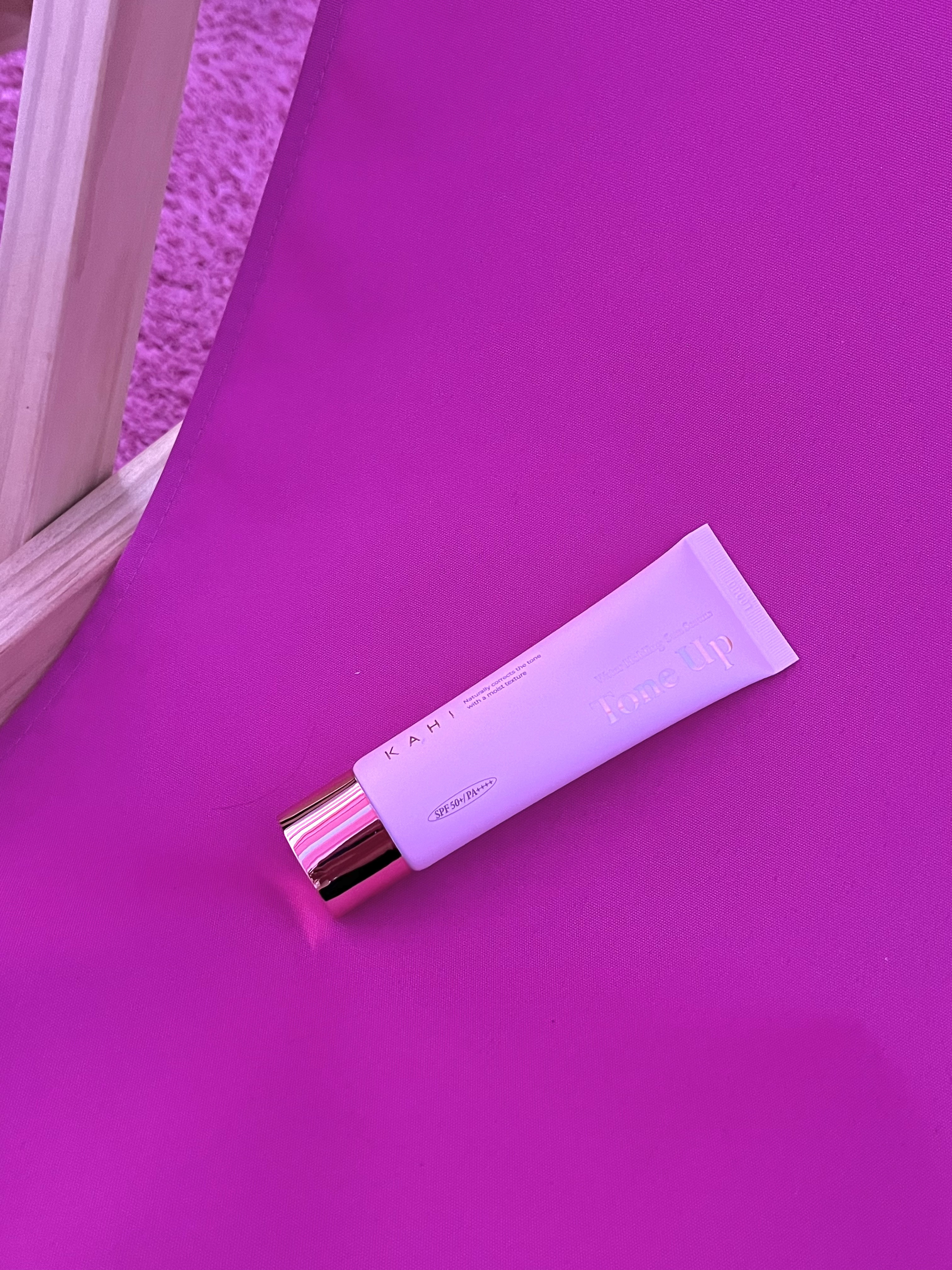 ウォーターホールディングトーンアップサンセラム/KAHI/日焼け止めローションを使ったクチコミ（1枚目）