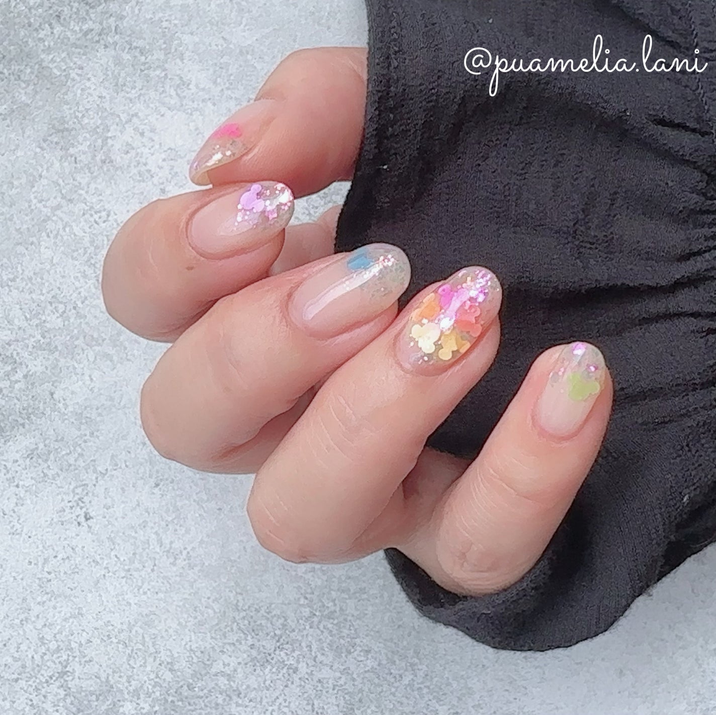 miho on LIPS 「ホログラムだけでTDR40周年記念ネイル🎉ジェルでもポリッシュ..」(2枚目)