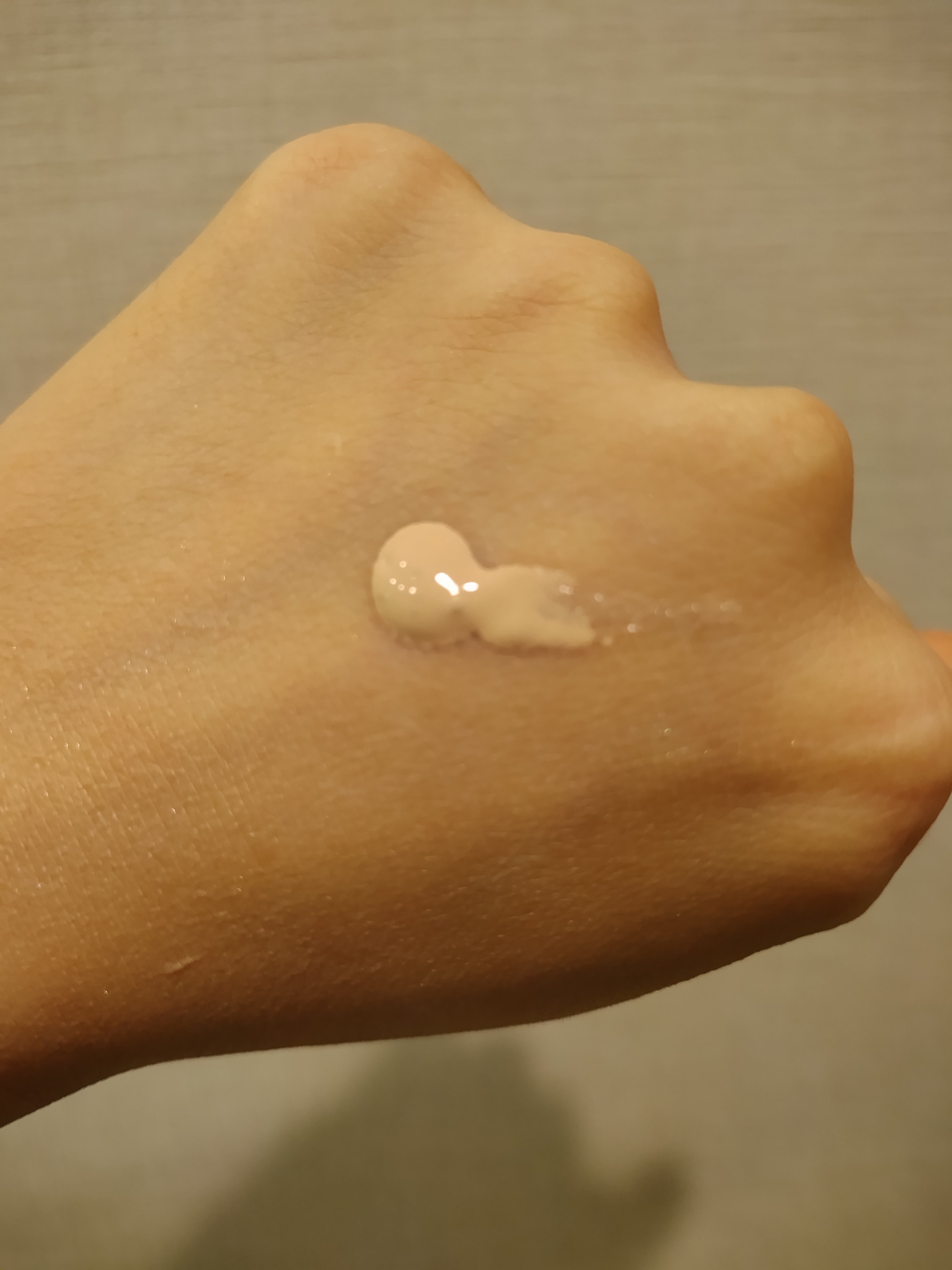 エッセンス スキングロウ ファンデーション/SHISEIDO/リキッドファンデーションを使ったクチコミ（3枚目）