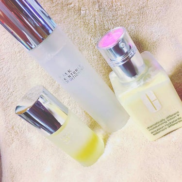 😁
.
最近のお気に入りの
ライン❤️
.
RMK 
treatment oil 
化粧水の前につける美容液✨
スーと広がり柑橘系の香りで毎晩癒されます❤️
.
RMK
skintuner condit