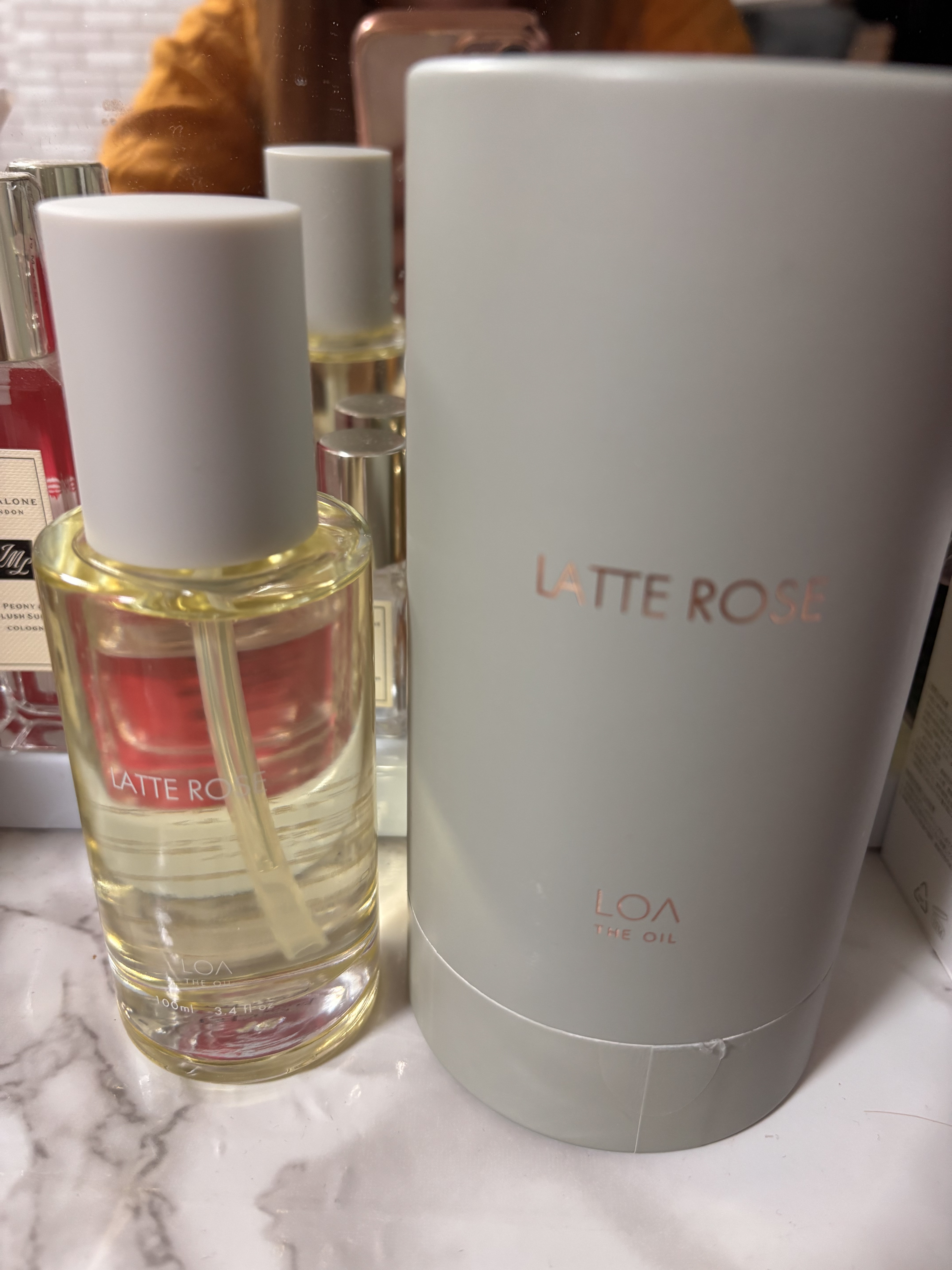 LOA The Oil LOA THE OIL "CARE" LATTE LOSEのクチコミ「かかりつけサロンで購入♡

使用感重め、
しっかりしっとり、
しっかりローズが香る(付けたて).....」（1枚目）