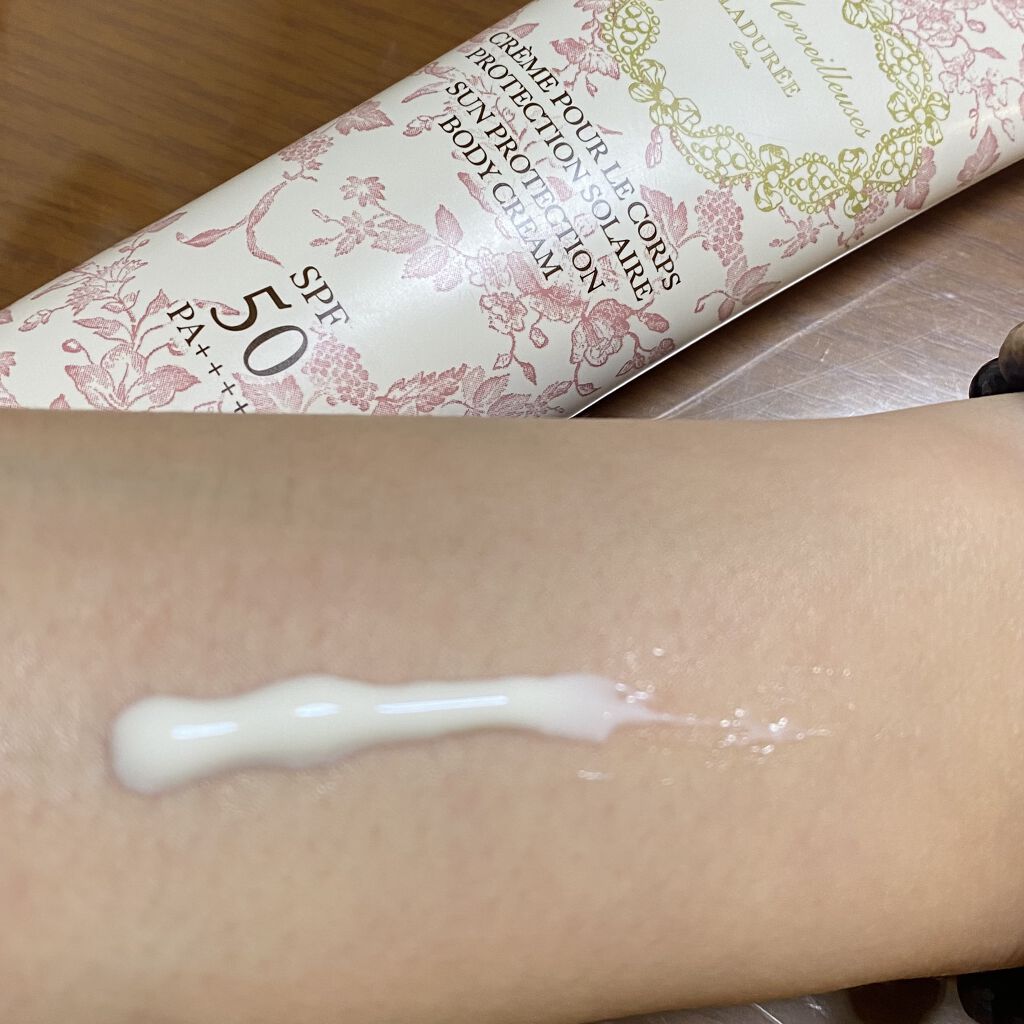 サンプロテクション ボディクリーム/レ・メルヴェイユーズ ラデュレ/日焼け止めクリームを使ったクチコミ（2枚目）