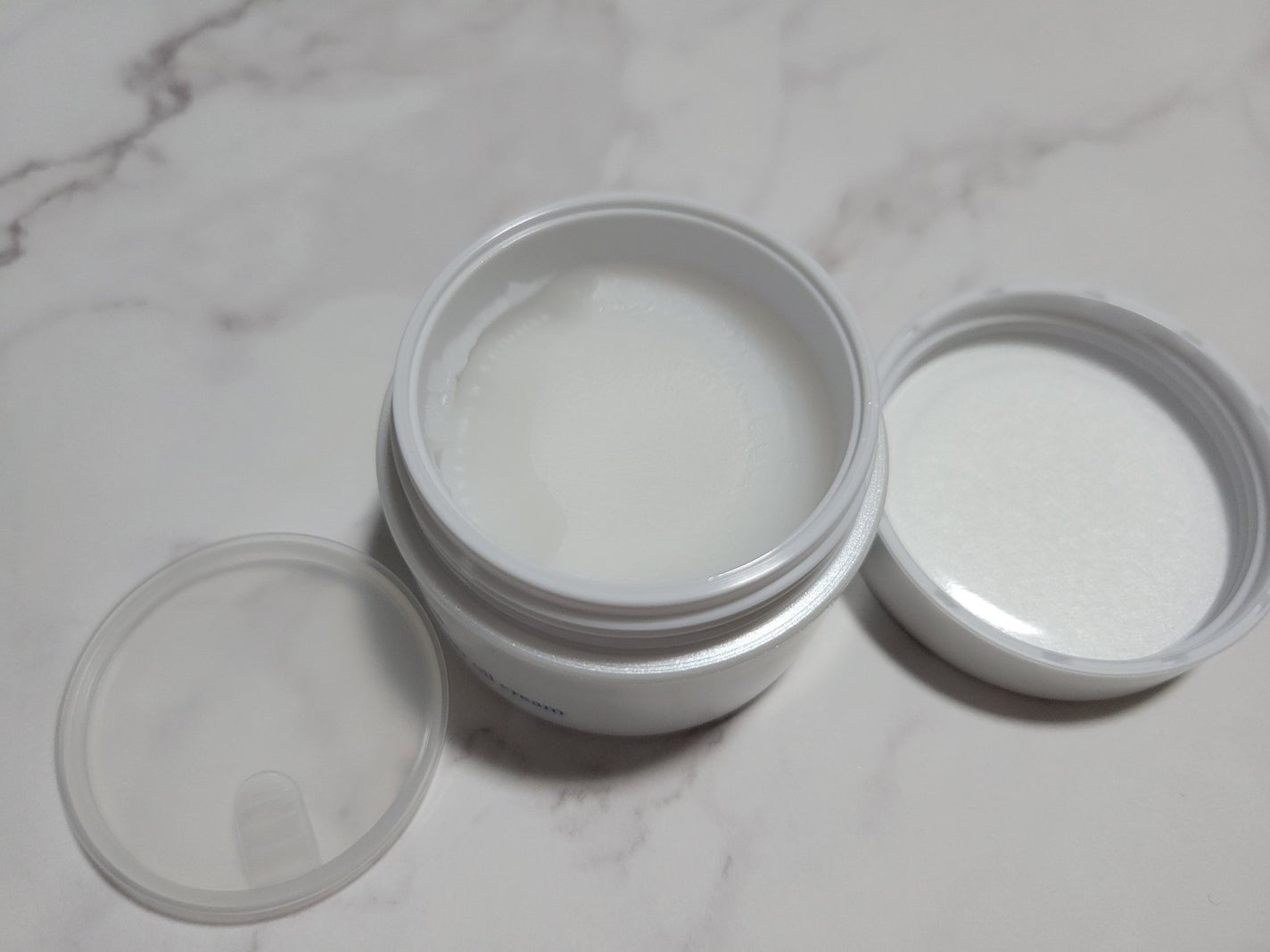 センシティブ シールドバリア オイルクリーム/iniks/フェイスクリームを使ったクチコミ(2枚目)