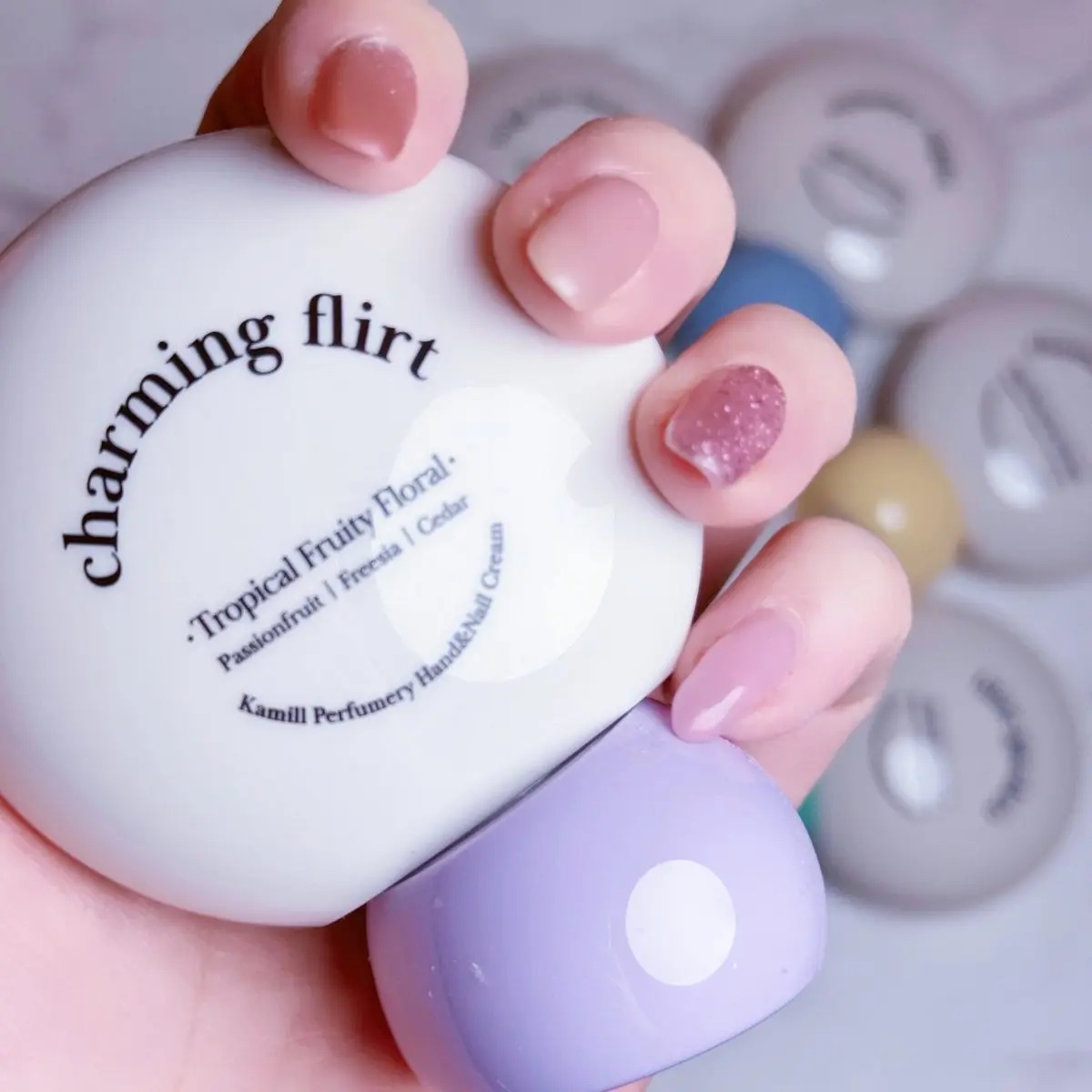 パフューマリー ハンド＆ネイルクリーム チャーミングフラート 50ml/カミール/ハンドクリームを使ったクチコミ（2枚目）