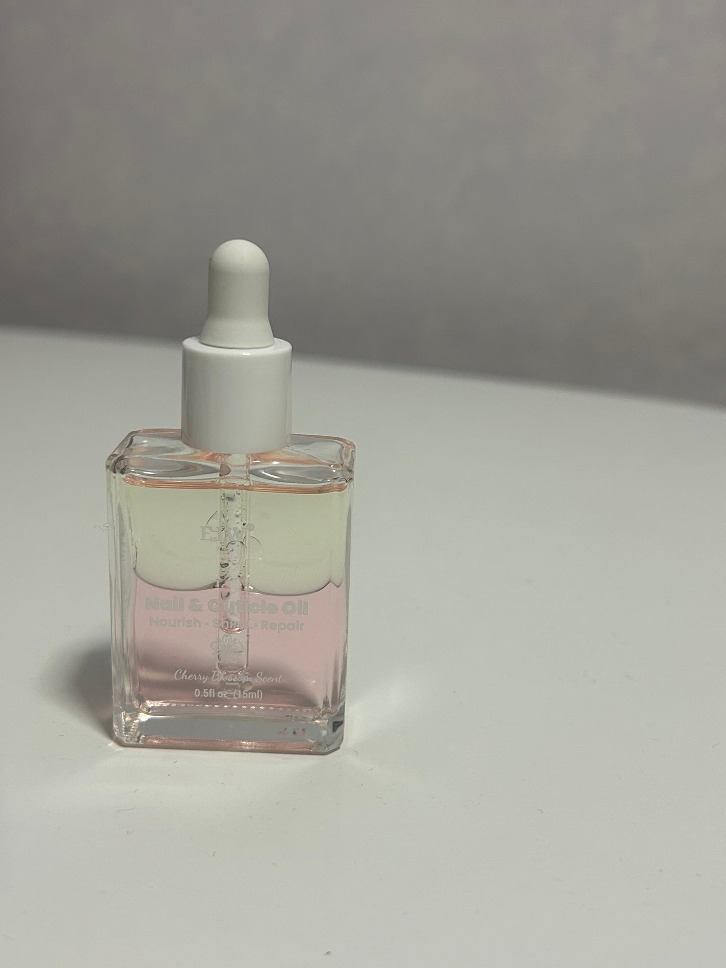 tea on LIPS 「EJWNaik&CuticleOil二層に分かれているカラーが..」(2枚目)