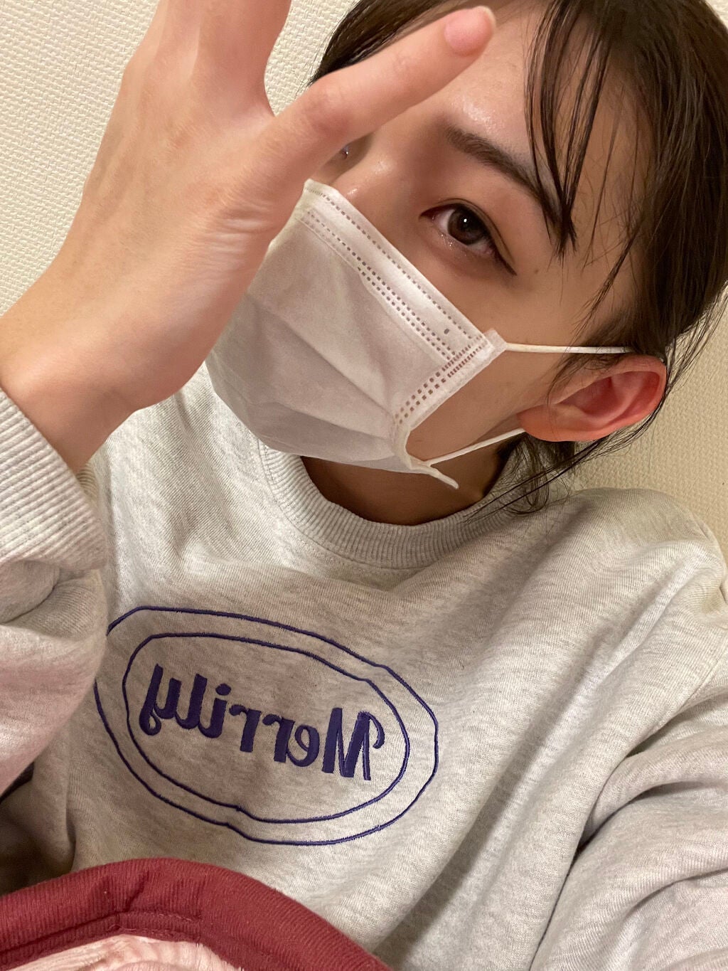 トモカ on LIPS 「この目アイプチしてます!!!!元々一重で高校の時に奥二重の線が..」(1枚目)