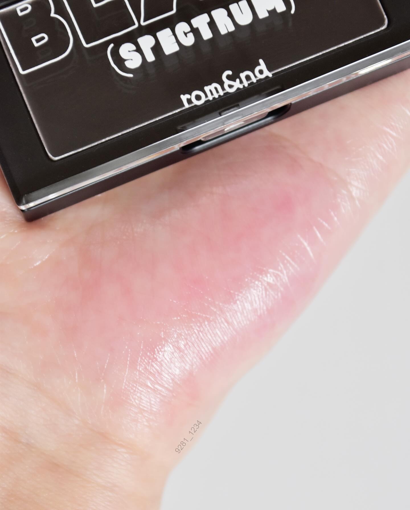 ジューシーラスティングティント/rom&nd/リップティントを使ったクチコミ（3枚目）