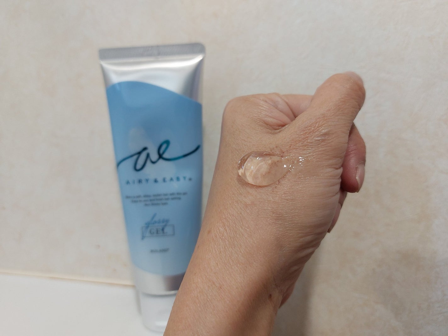 グロッシーヘアジェル/エアリー&イージー/ヘアジェルを使ったクチコミ(2枚目)