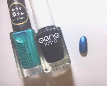 初投稿です！

みんな大好き百均のネイル！
今回私が使ったのはUR GLAMとGENEです


①  GENEの黒を塗ります。

②  乾いたらそのうえからUR GLAMの緑を塗ります。

③完成✨

