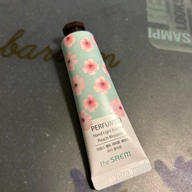 the SAEM パフュームド ハンド ライトエッセンスのクチコミ「the SAEMのパフュームド ハンド ライトエッセンス
Peach Blossom

水に変.....」（1枚目）