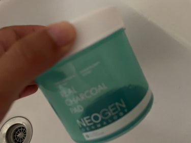 NEOGEN Real Charcoal Padのクチコミ「【使った商品】
NEOGEN　Real Charcoal Pad

【商品の特徴】
炭パッド！.....」（1枚目）