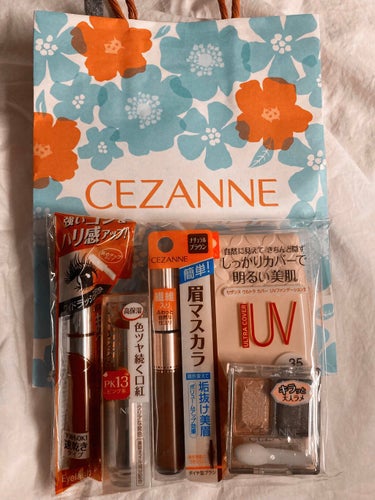 セザンヌのラッキーバック🥰
こんにちは！ヨルです(❁´ω`❁)

今日は急いでセザンヌのラッキーバック紹介！

ファンデーション
リップ
アイシャドウ
眉マスカラ
まつげ美容液

がセットで660円(税