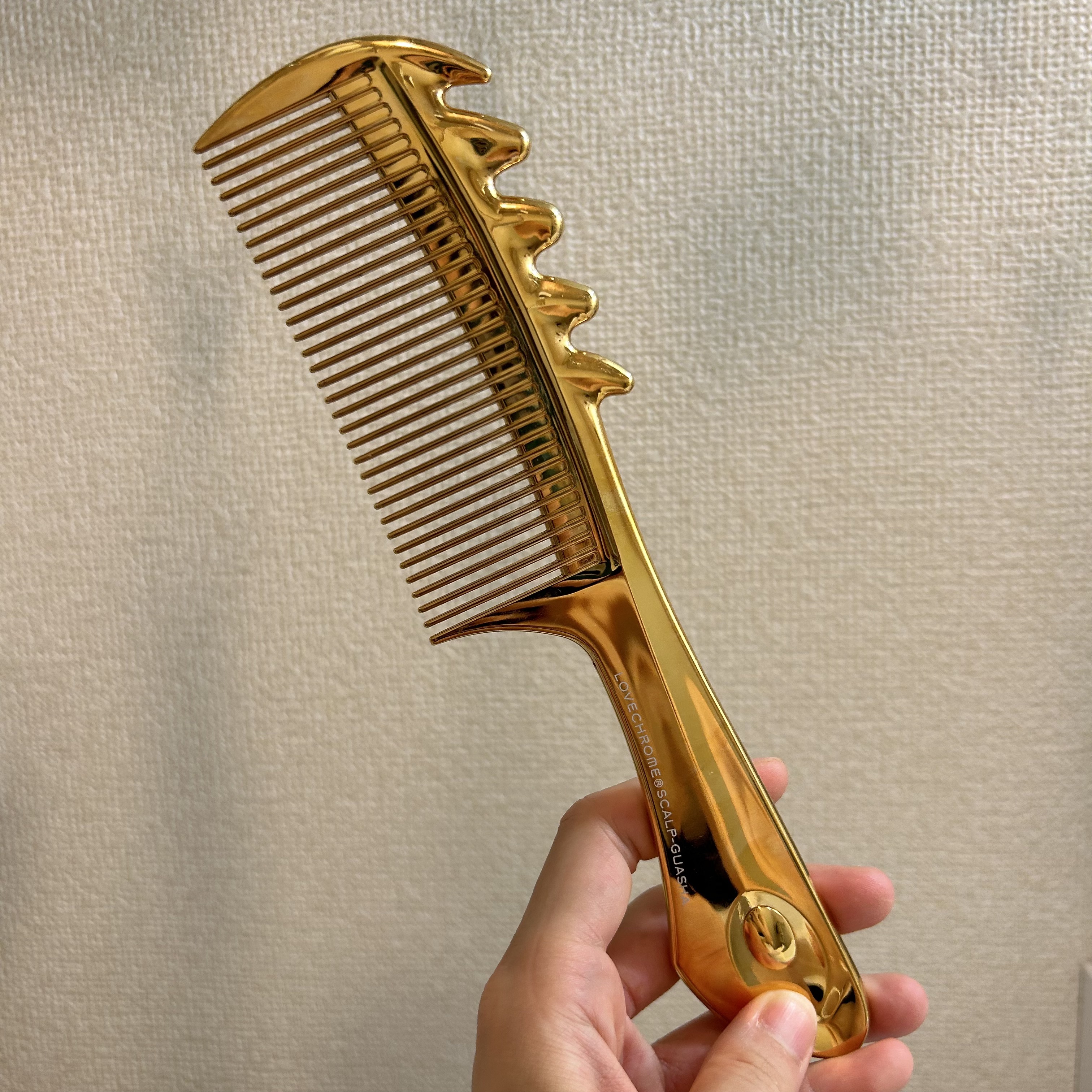 K24GP スカルプカッサ ゴールド/LOVECHROME/ヘアコームを使ったクチコミ（1枚目）