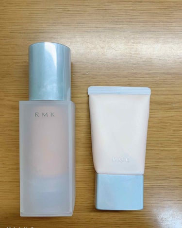 #RMK の#ベースメイク たち紹介♡

#メイクアップベース は毛穴からしっかりと凹凸埋めてくれます。小鼻あたりの小鼻はこれでカバーできちゃいます^ ^

#ジェルクリーミィファンデーション はメイク