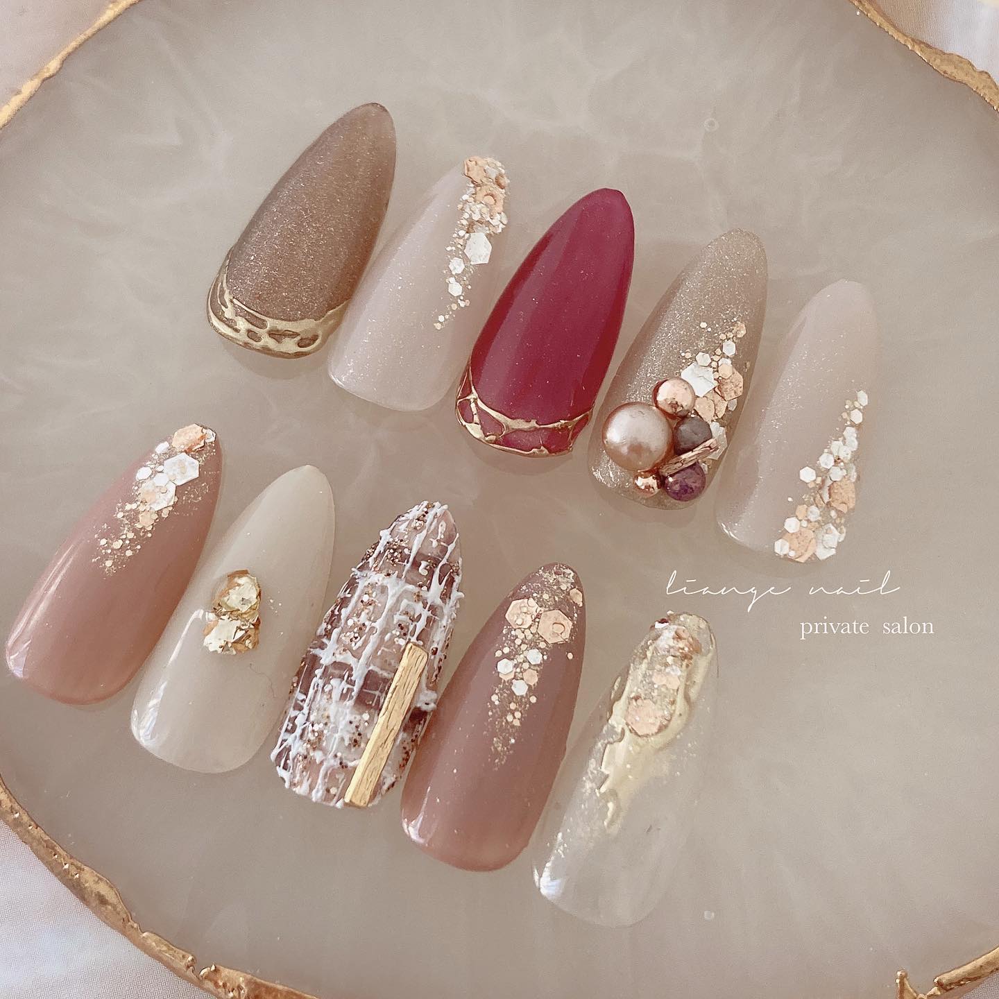 #リアンジェネイル,#柏ネイル,#ネイル,#ニュアンスネイル,#大人ニュアンスネイル,#秋ネイル,#冬ネイル,#クリスマスネイル,#ミラーネイル,#ツイードネイル,#箔ネイル,#赤ネイルのネイルデザイン