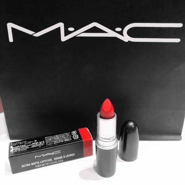 MAC  リップスティック  ¥3240

ココ最近1番に欲しかったリップ💄
その名も「ルビーウートーキョー」🗼

このカラー日本限定なんですって🙊💕

赤リップ沢山持ってるのに限定に本当弱い😂
と思い