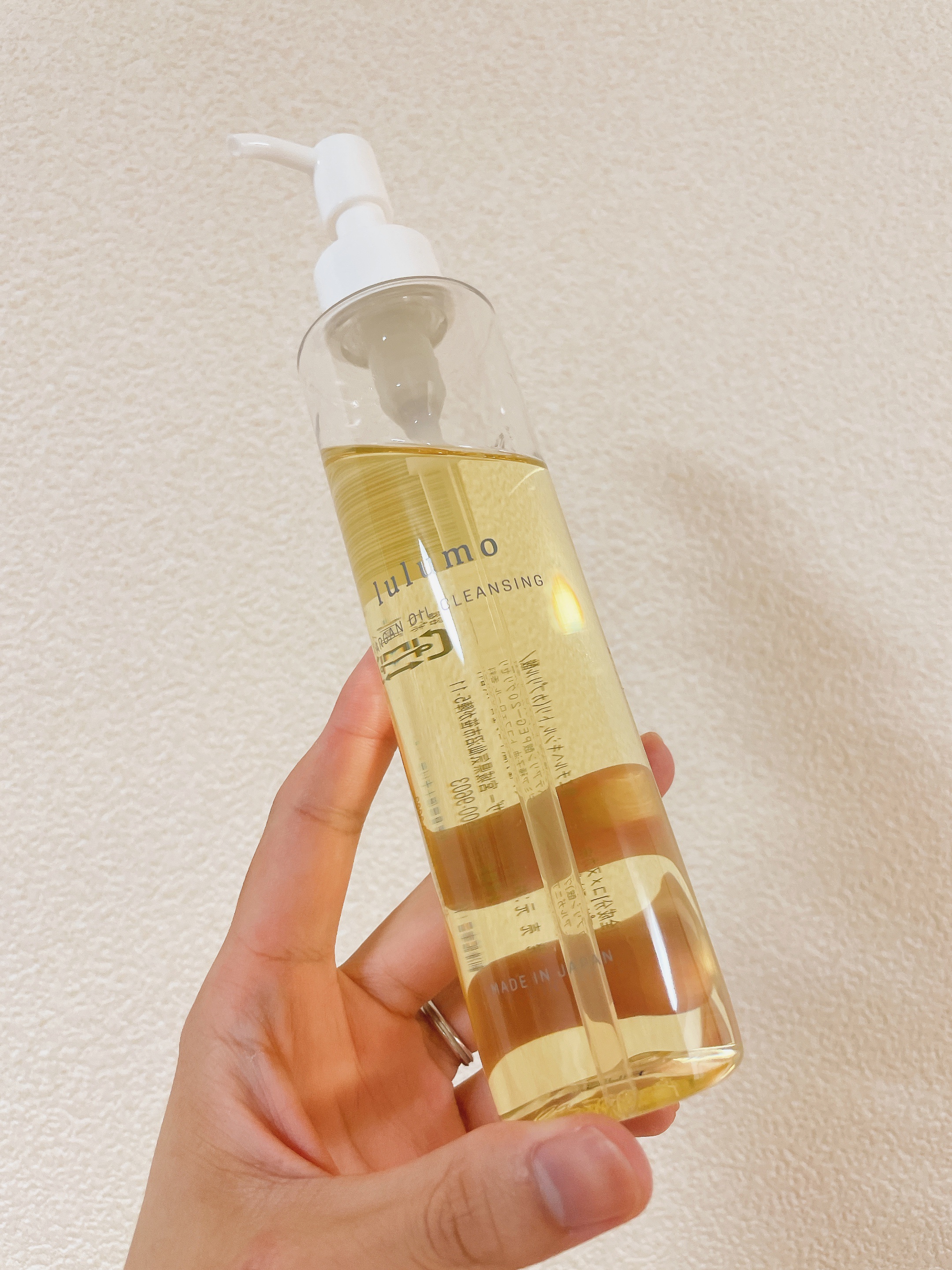 存じ上げないブランドだったけど使ってみたらとっても良かったやつ！

lulumo オイルクレンジング
🌱果実100kgからわずか2-3Lしか採取できないアルガンオイル
🌱ダメージを与えにくくオフできる
🌱ちゃんと落ちる。でも保湿感◯
