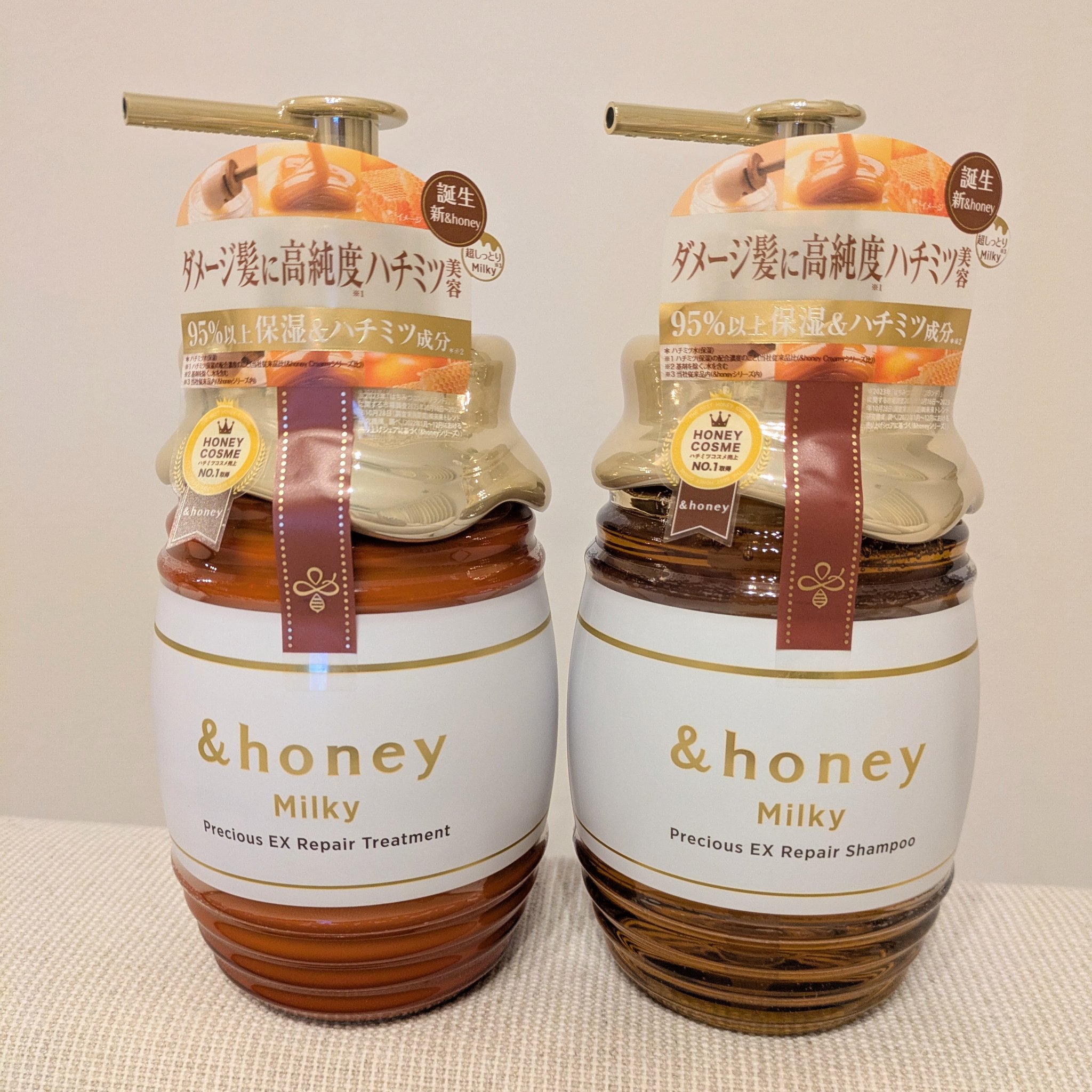 LIPSさんを通じで&honeyからプレゼントしていただきました！

まず、パッケージが可愛い💕
シャンプーの泡立ちもよく、流したあとのきしみもありません。
トリートメントも馴染みが良く、ぷるんとした髪になる気がします。

香りも万人受け