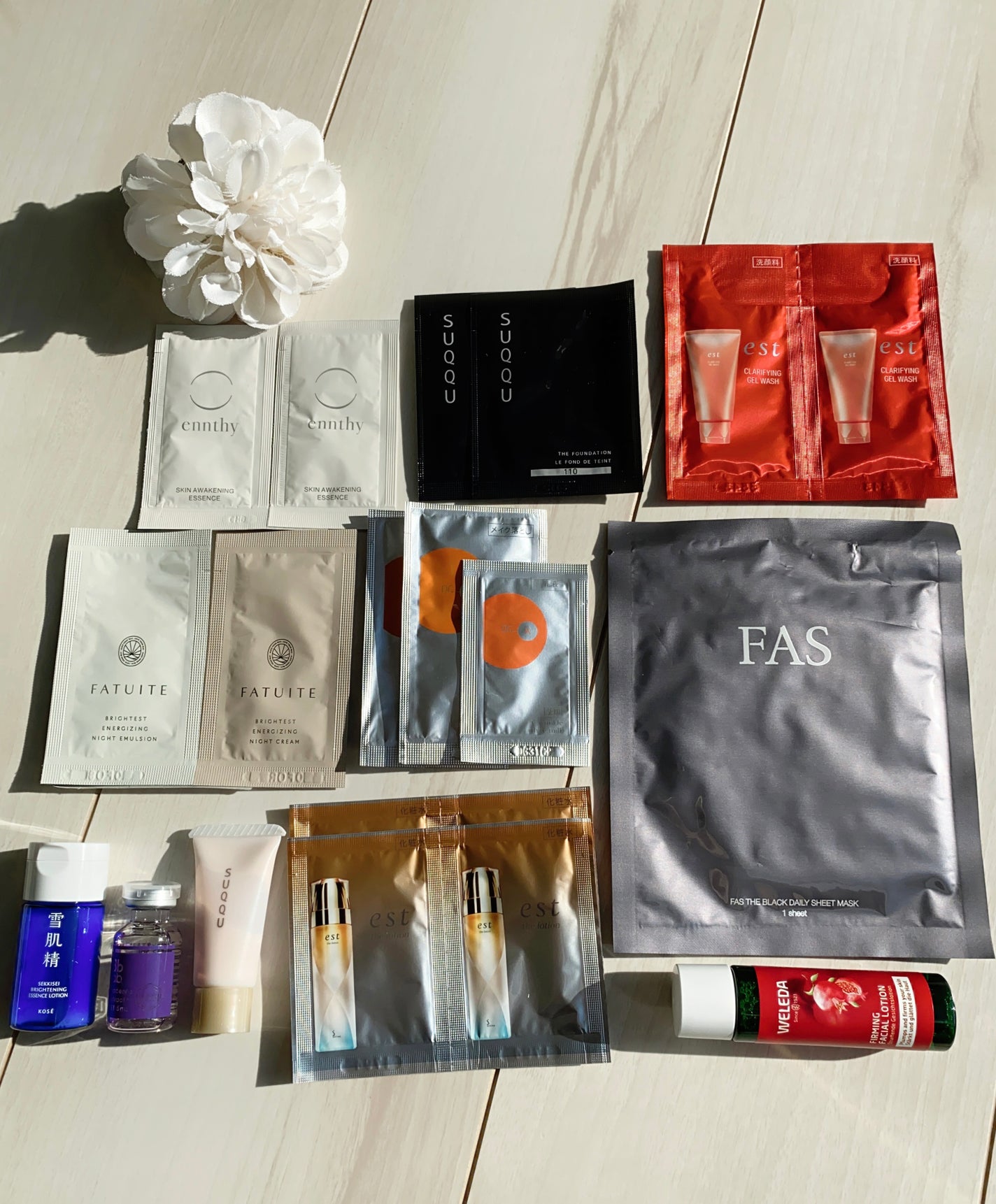 ケアベア on LIPS 「〇VoCE1月号(通常版)今月号のVoCEも超豪華💛SUQQU..」(2枚目)