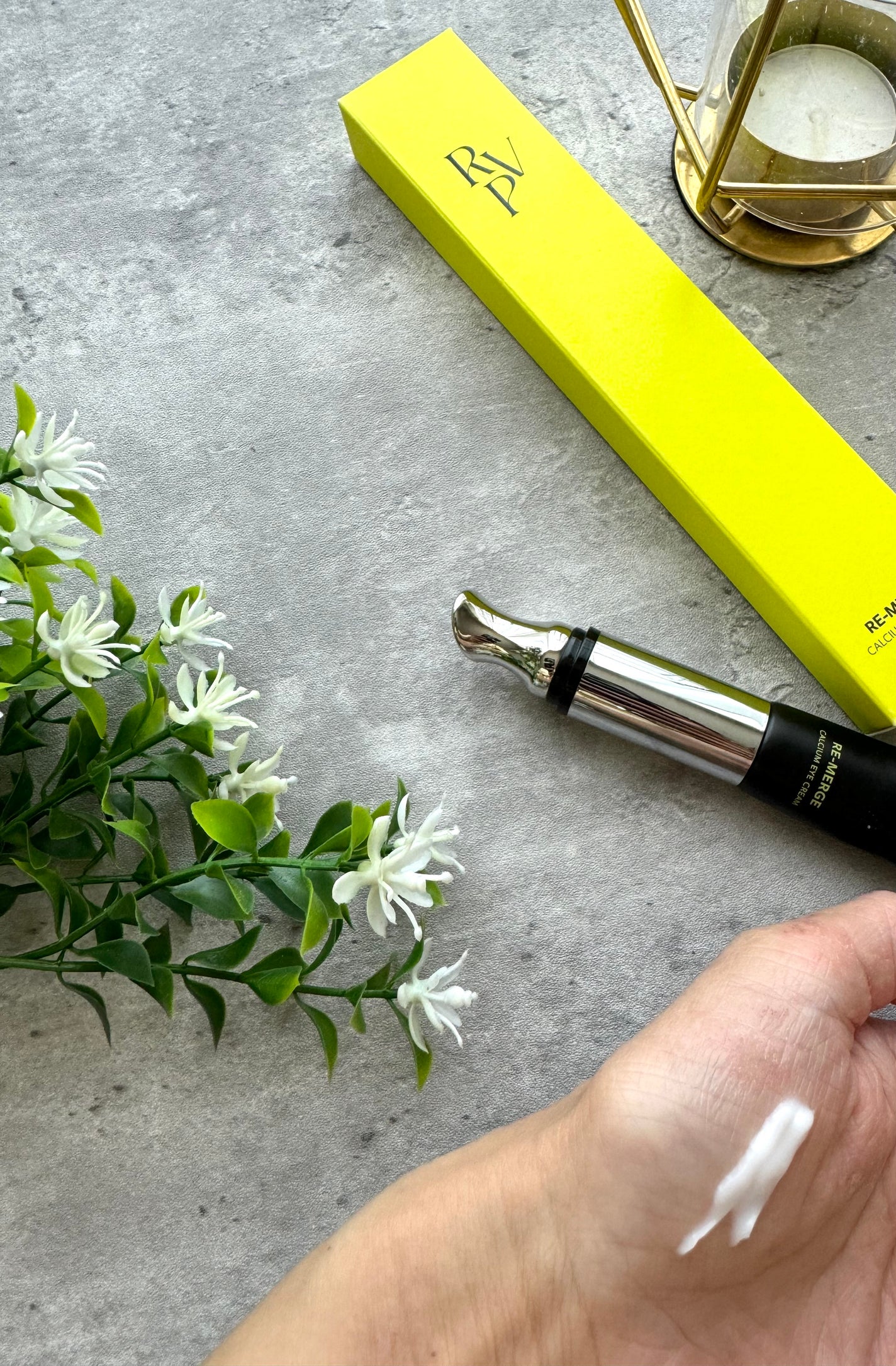 リマージカルシウム振動アイクリーム/REVENIP/フェイスクリームを使ったクチコミ(4枚目)