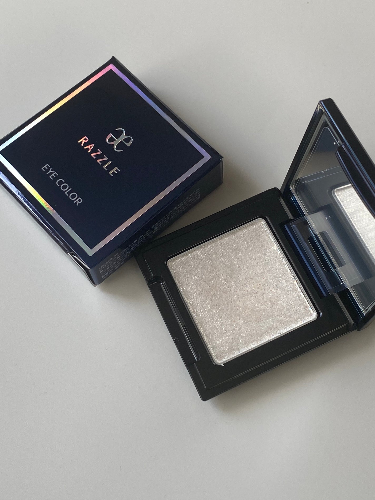 ラズル アイカラー/エレガンス ラズル /単色アイシャドウを使ったクチコミ(2枚目)