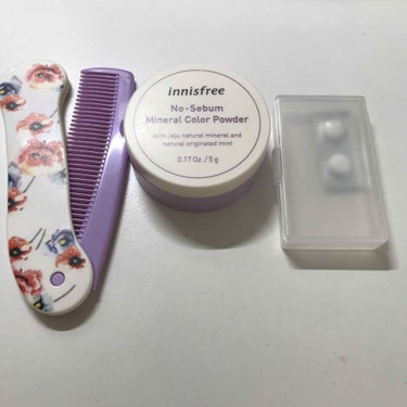 ノーセバム　ミネラルカラーパウダー　 01 バイオレット（旧）/innisfree/ルースパウダーを使ったクチコミ（2枚目）