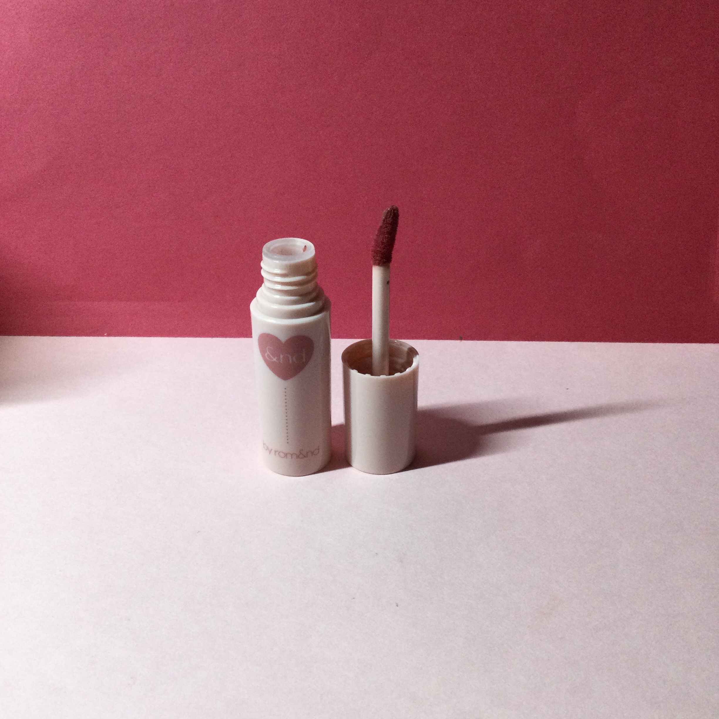 アンドバイロムアンド　グラッシーボムティント/&nd by rom&nd/リップティントを使ったクチコミ（2枚目）