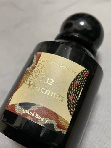 L'ARTISAN PARFUMEUR ヴェネナム オードパルファムのクチコミ「砂糖っぽい甘さに、なんだか香辛料があれこれ入ってそうなスパイシーなトップ。シナモン、カルダモン.....」（1枚目）