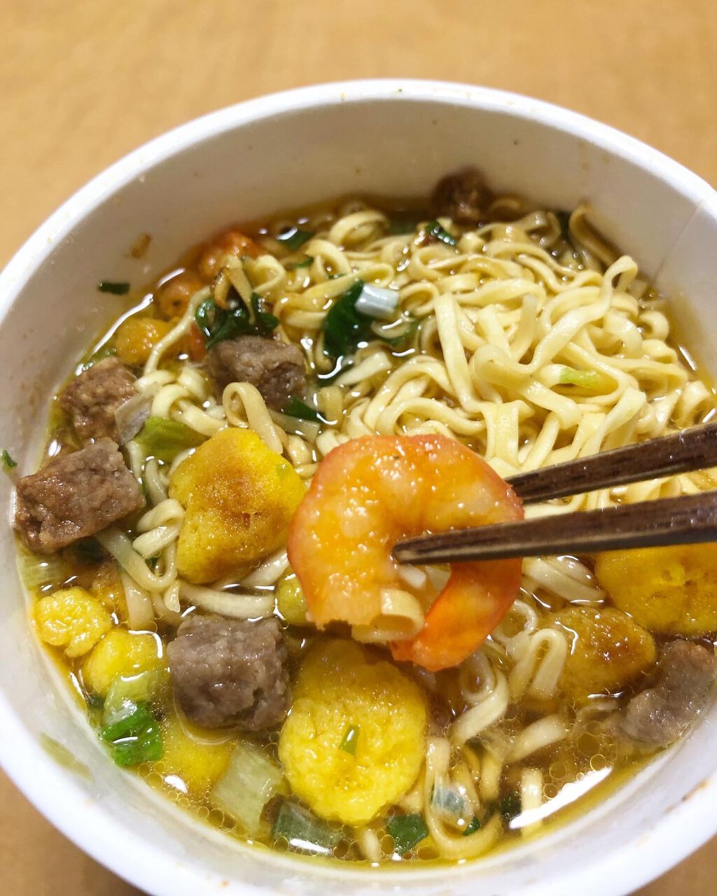 chicca 特殊メイクさんの偏愛美容 on LIPS 「美容気にしててもカップ麺食べたーい🍜🤩🤩って時あるよね⁉️私は..」(3枚目)