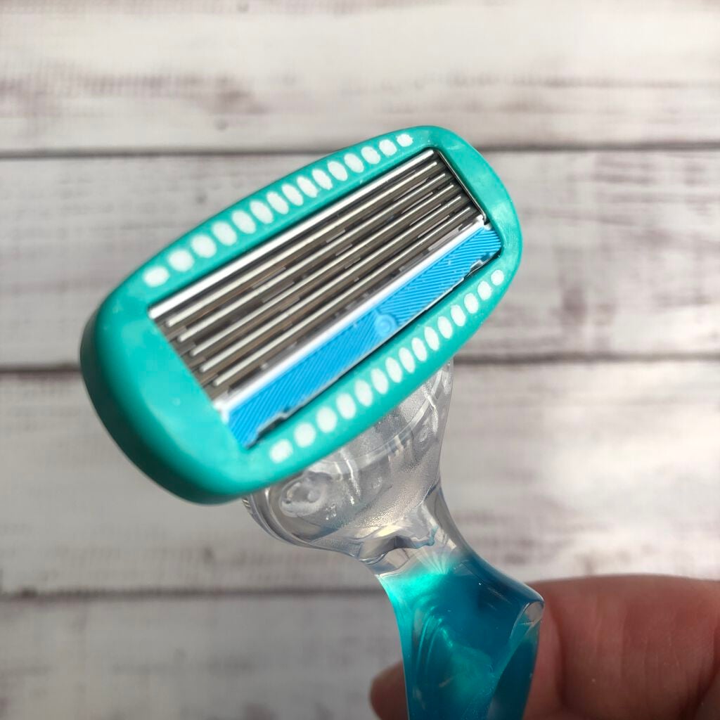 ハイドロシルク 敏感肌用 ホルダー (刃付き+替刃1コ)/ハイドロシルク/シェーバーを使ったクチコミ(2枚目)