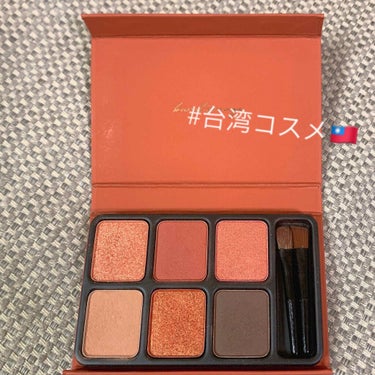 heme  EYE COLOR PALETTE

昨年台湾に行った際にBURNT ORANGEというカラーを購入しました。紙パッケージのコスメはあまり好きではないのですが、見た目が可愛かった&若干セール